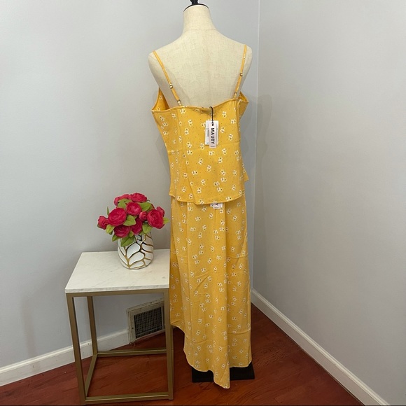 # Cute Matching Satin Top & Side Slit Skirt Set By MAUBY - Picture 8 of 15